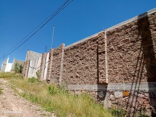 Terreno en VENTA con construcción en obra negra y muy cercano a la caseta cuota