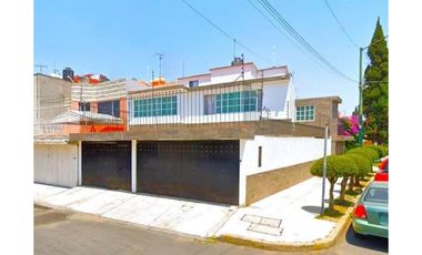 Casa en Remate en Paseos de Taxqueña, FG-1486