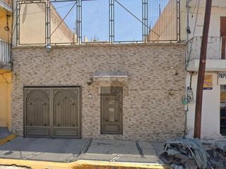 Casa en venta en El Mirador con uso de suelo comercial
