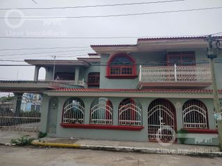 Casa en  Venta en Av.16 de Septiembre, Col. Esfuerzos de los Hermanos del Trabajo, Coatzacoalcos, Ver.