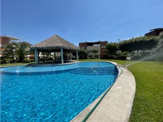 CASA SEMINUEVA EN VENTA ALBERCA SEGURIDAD Y  20 MINUTOS DE CUERNA