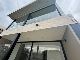 CASA EN RENTA EN LOMAS COUNTRY