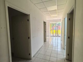 SE VENDE CASA CON LOCALES COMERCIALES