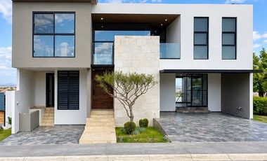 VENDO  CASA TIPO RESIDENCIA EN LOMAS DE ANGELOPOLIS
