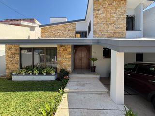 CASA EN VENTA MERIDA, FRACC. GONZALO GUERRERO, EQUIPADA, ENTREGA INMEDIATA.
