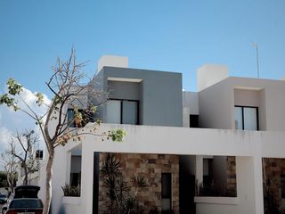 CASA EN VENTA/RENTA MERIDA, PRIV MORATTA, MOD PAULA, ENTREGA INMEDIATA.