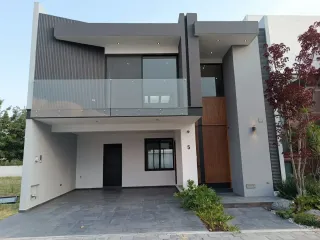 Casa en Venta en Lomas de Angelópolis 3, Frente a Barrio Cascatta, Ubicación Privilegiada con  Acabados Premium