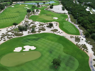 3600 por metro de terreno en privada con campo del Golf, al norte de Mérida