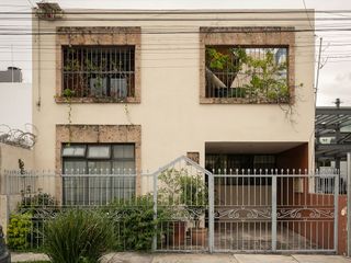 Casa en venta, Jardines del Country, con recámara en planta baja