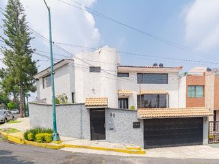 Amplia casa en fraccionamiento privado