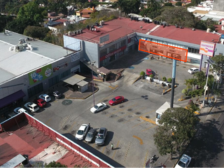 RENTA DE LOCAL COMERCIAL PLANTA BAJA CON ESTACIONAMIENTOS AL FRENTE