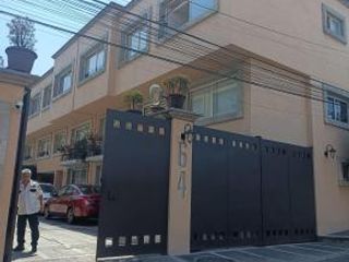 Venta casa en condominio en Las Aguilas.