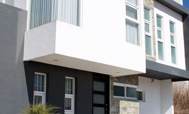 VENTA CASA UNICA LOMAS DE JURIQUILLA QUERETARO