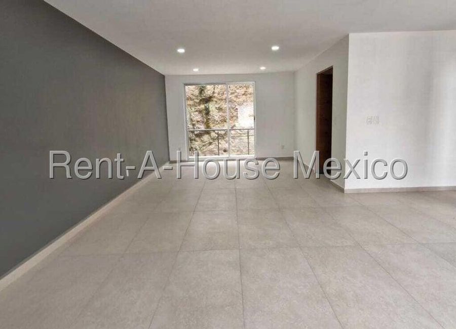 House for Sale on Andador Altus Street, Lago Esmeralda RG 26-278 ...