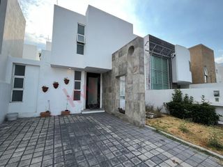 RENTA CASA CON JARDÍN EN PUNTA JURIQUILLA QUERÉTARO, QRO.