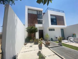 Moderna y espaciosa casa en renta en Parque Queretaro