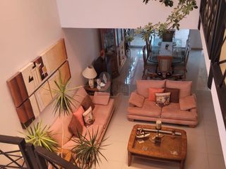 Casa muy amplia y excelentes acabados en venta en Lomas de Juriquilla