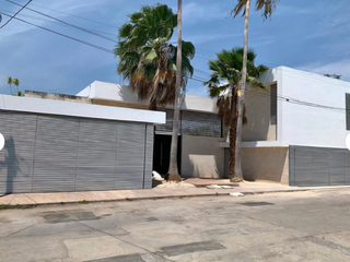 CASA DE DOS PLANTAS EN RENTA EN TEMOZON, MERIDA.