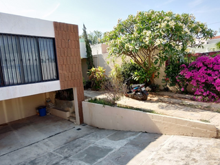 CASA EN VENTA EN COLONIA ITZIMNA, MERIDA.