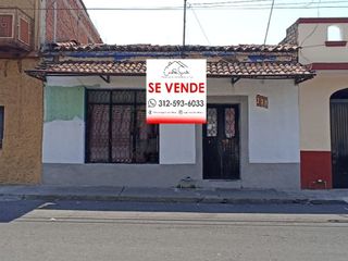 Se vende casa en centro de Colima, techo de teja, muros en adobe.
