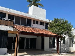 Casa en Colonia Campestre, Mérida para remodelar 4 rec + estudio + oficina