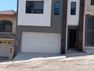 Casa en venta en Lomas de Agua Caliente, Tijuana. Cerca de Colinas de Agua Calie