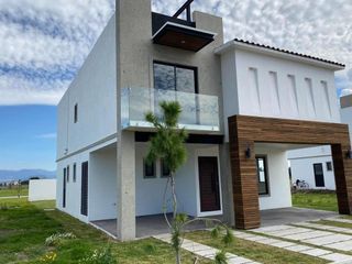 Casa en Venta en Metepec Llano Grande GIS  24-638