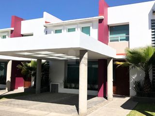 Casa en condominio en renta en Santa María Magdalena Ocotitlán, Metepec, México