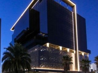 Renta local comercial en torre black San Telmo