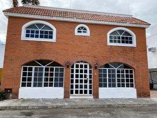 Renta de casa de 4 Habitaciones con piscina en Chuburná, Mérida