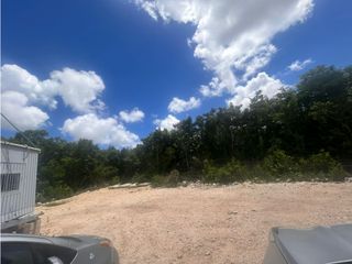 Terreno comercial en renta sobre Av. Huayacán, Cancún