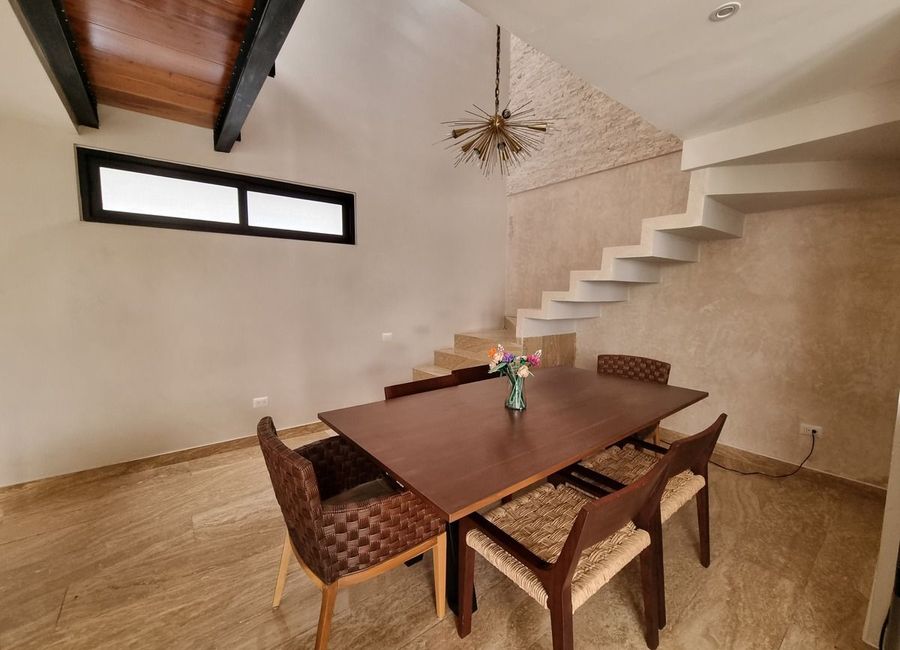 EN RENTA TOWNHOUSE SEMIAMUEBLADO EN MONTES DE AMÉ, MÉRIDA