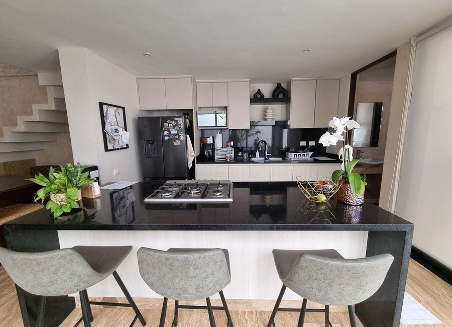 EN RENTA TOWNHOUSE SEMIAMUEBLADO EN MONTES DE AMÉ, MÉRIDA