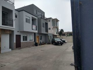 CASA DE DOS NIVELES A UNA CUADRA DE LA PLAYA, ROSARITO CENTRO
