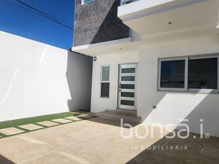 VENTA privada de cuatro casas nuevas en Zona Norte