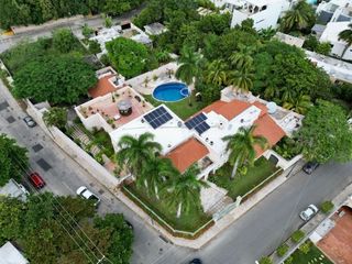 Se vende amplia casa en esquina en Benito Juárez Norte, Mérida, Yucatán.