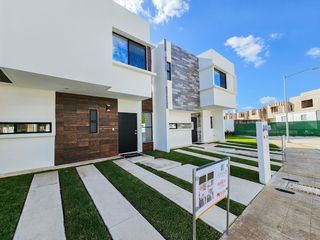Casa · 3 Recámaras · Avenida Huayacan · Amenidades · Casa Club · SYB