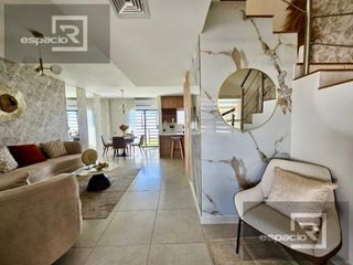 CASA EN VENTA ZONA EL LEÓN, CERCA DE ALSUPER Y ROMANZZA!!