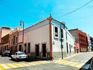 CASA HABITACIONAL CON LOCAL COMERCIAL EN EL CENTRO DE LA CIUDAD EN VENTA