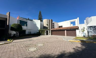 VENDO RESIDENCIA EN JARDÍNES DE ZAVALETA, PUEBLA.