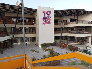 LOCAL EN RENTA  EN PLAZA 19/32 (frente al tec regional)