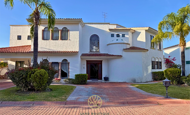 Casa en Jardines de Lago