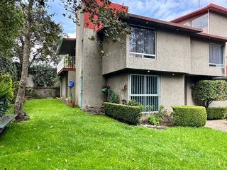 Casa con gran jardín en Pedregal de San Nicolas