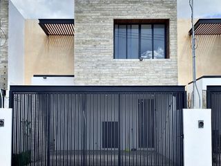 CASA EN VENTA MERIDA, TEMOZON NORTE, OKU URBAN HOMES TIPO TH, ENTREGA INMEDIATA.