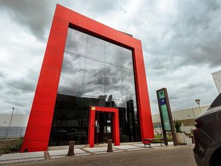 Oficinas junto a Galerías al norte