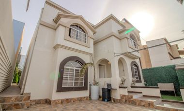 Casa en venta en Playas de Tijuana sección jardines a la privada Perla Bahía