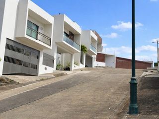 CASA EN VENTA EN LOMAS DE JARDINES., TUXPAN, VER.