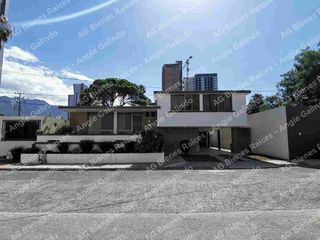 Casa ideal para vivir , oficinas, academia, consultorios