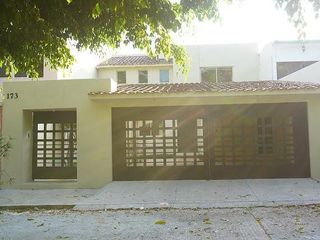 CASA EN VENTA FRACCIONAMIENTO BOULEVARES