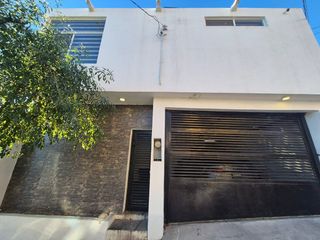 Venta de Casa de 2 Niveles en Tijuana
